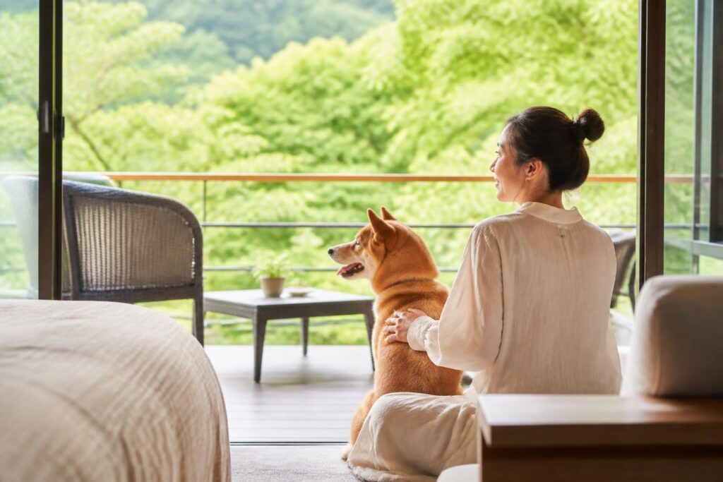 犬と一緒に楽しめる車椅子対応のヴィラはどこにある？